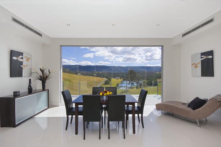 Gorokan — Dining room with full-height glazing and valley outlook