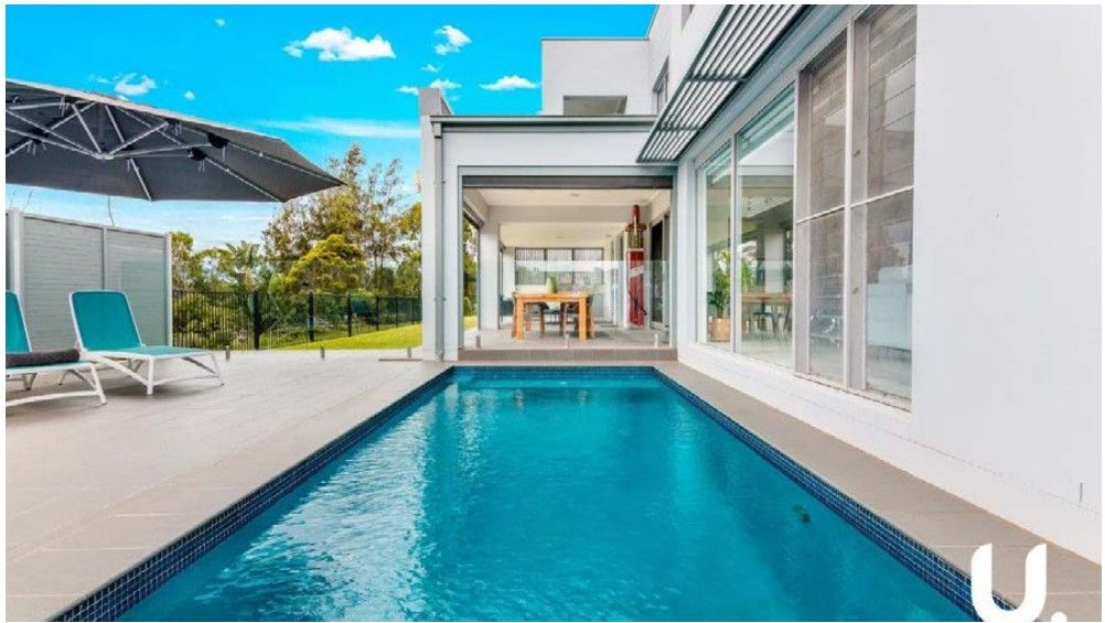 Colebee — Pool and patio