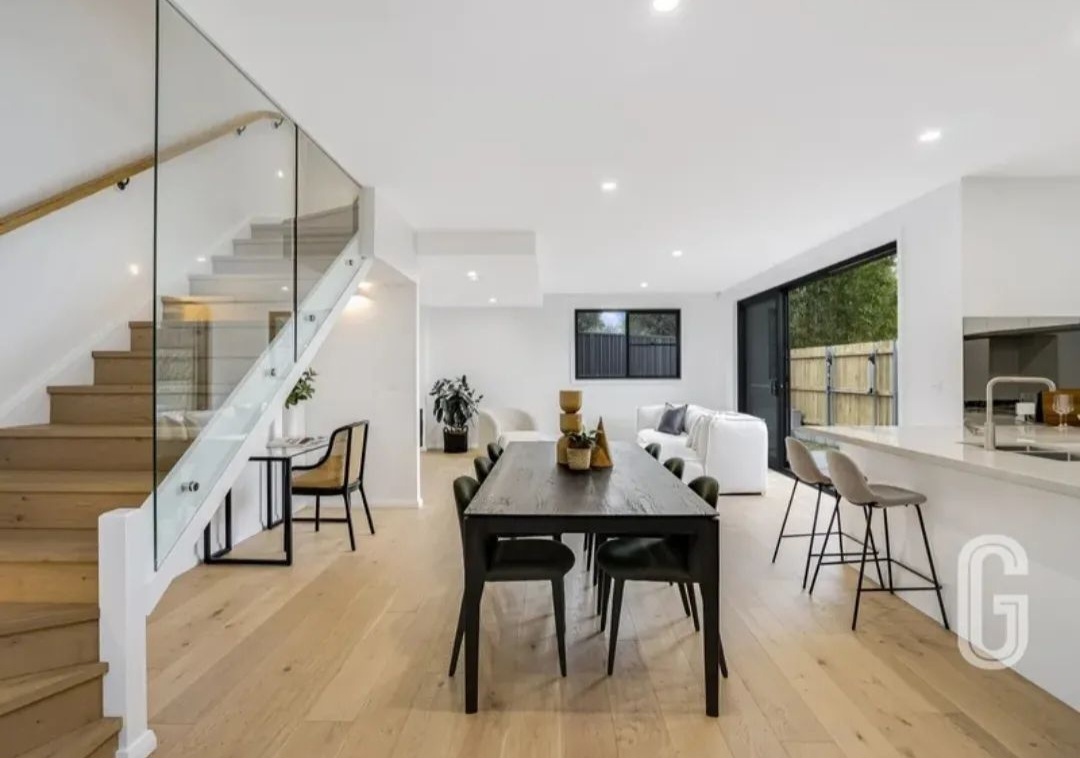 Bar Beach — Dining and living beside the timber stair