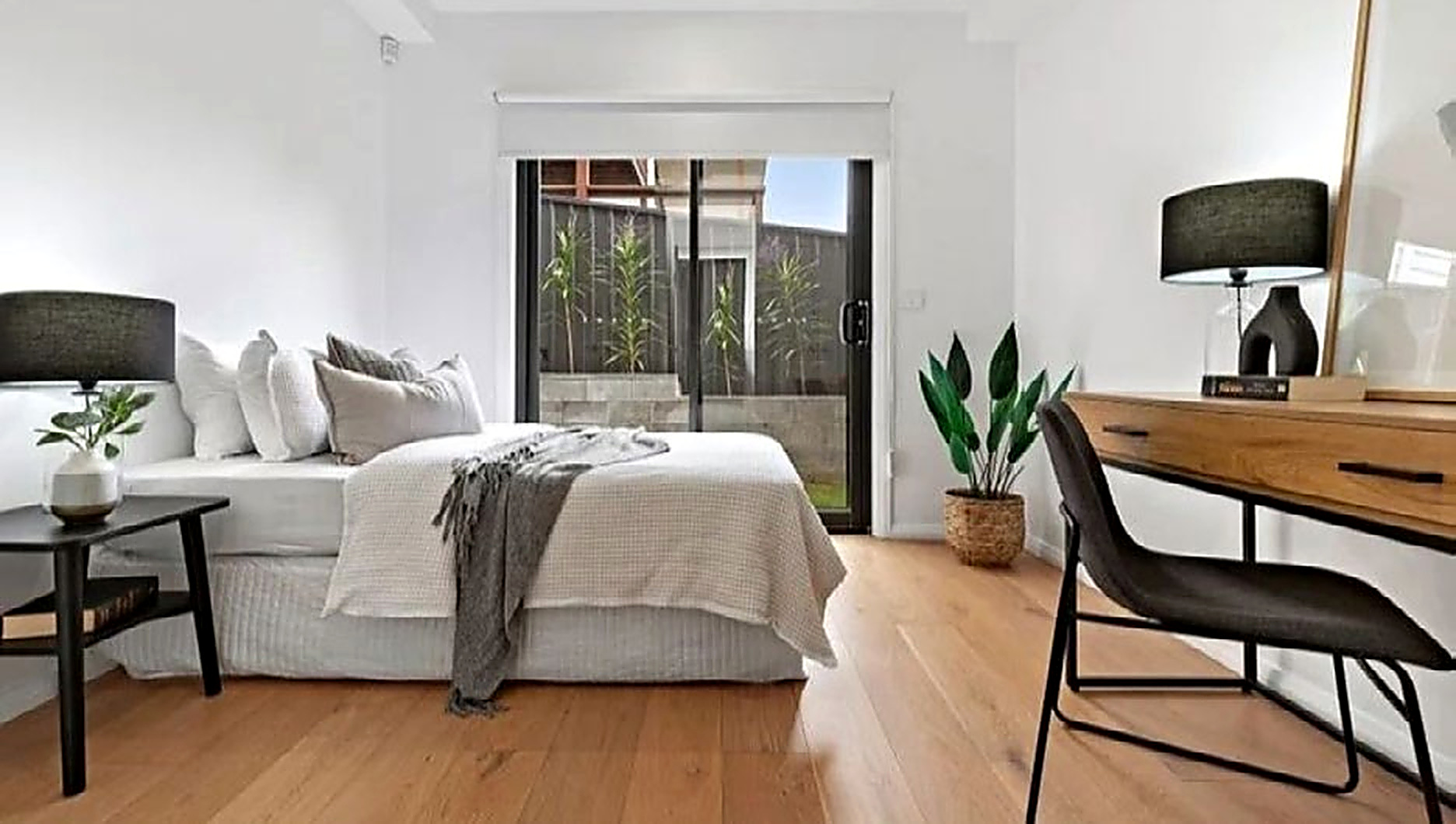 Bar Beach — Main bedroom